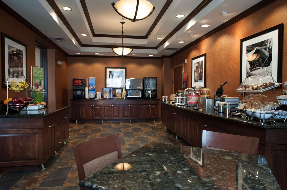 Hampton Inn & Suites Pinedale 8/42