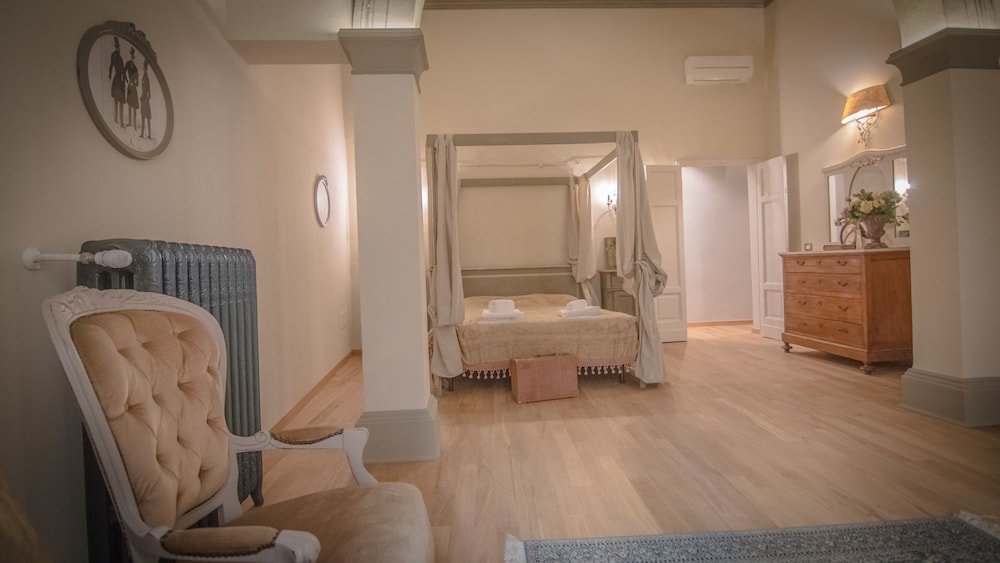 Breathtaking 4BD Apt 5min Walk to Duomo 19/33