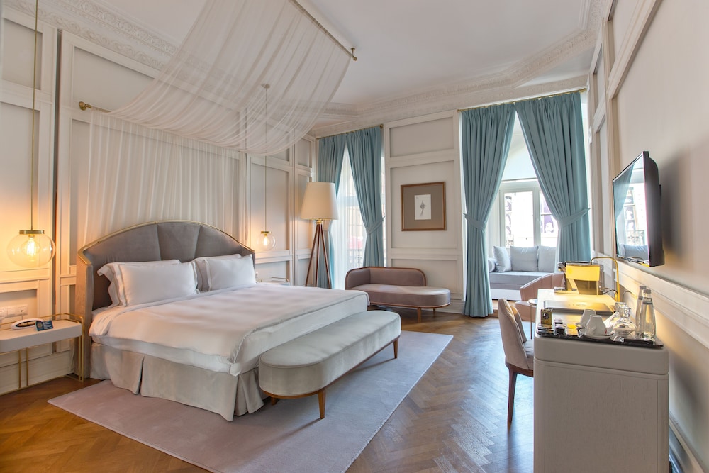 Mr. Cas Hotels 20/67