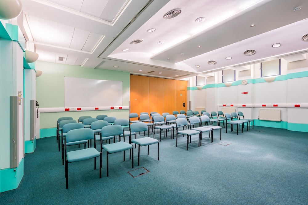LSE Rosebery Hall 34/50
