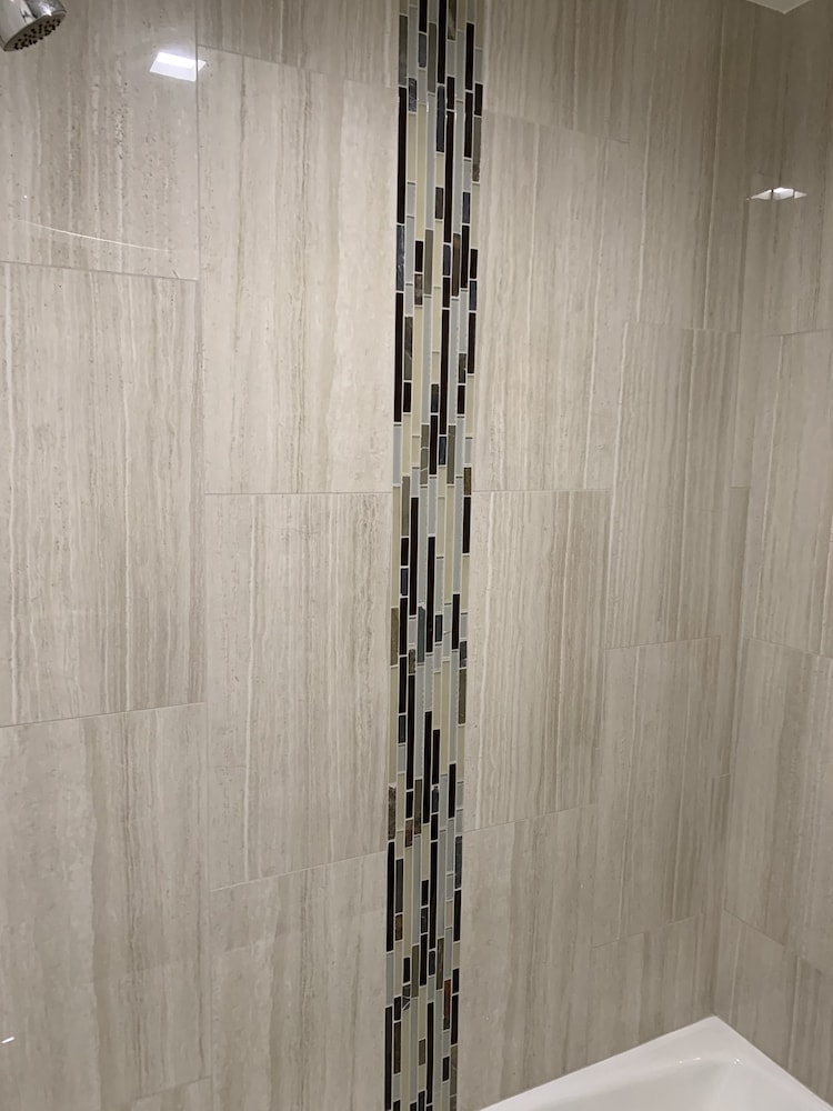 Industry Inn Amp Suites 36/60