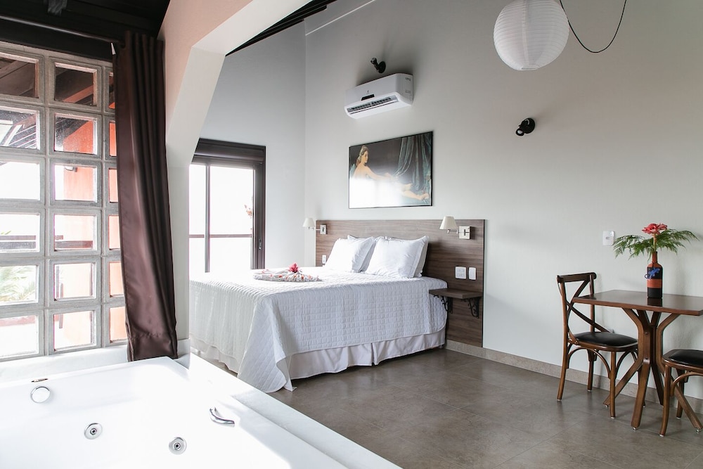 Presidential, King Bed, Murphy Bed, Ocean View, Hot Tub