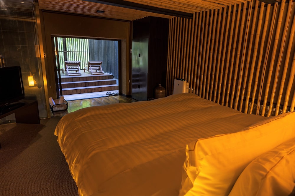 Suite, King Bed, Outdoor Bath