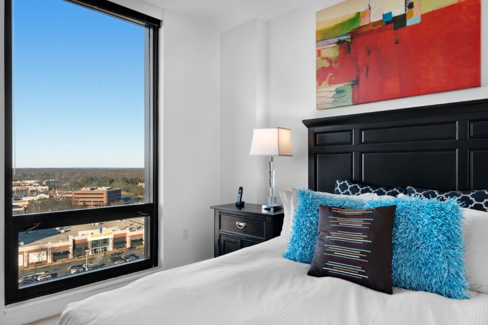 Global Luxury Suites at Reston Town Center 27/75