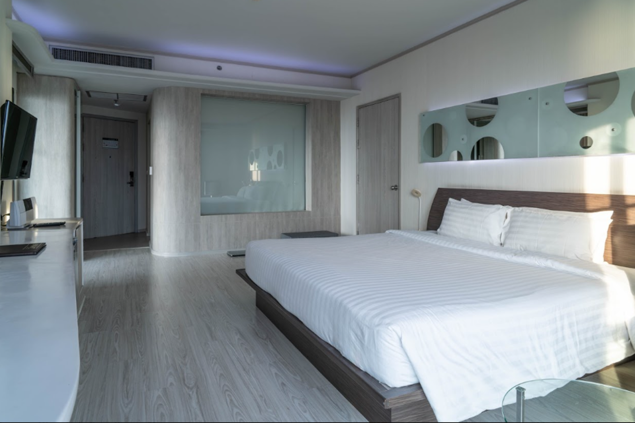 Room at Pattaya Discovery Beach Hotel, PATTAYA