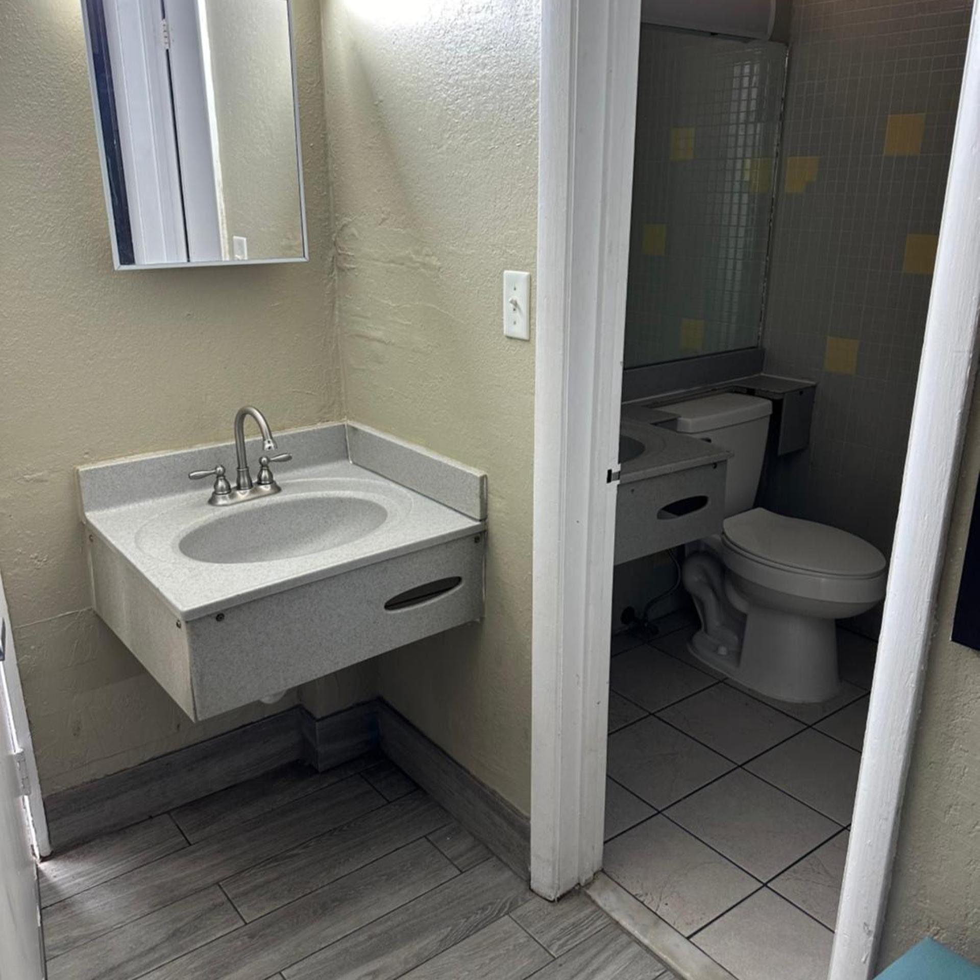 Amerihill Inn Suites Greensboro 34/41