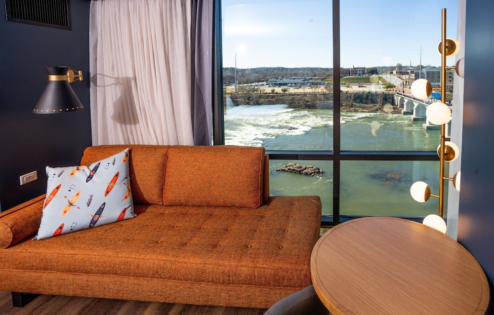 Hotel Indigo Columbus At Riverfront Place 45/68