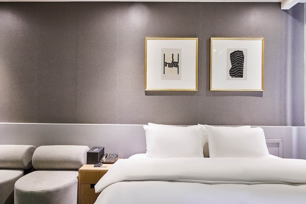 Boom Tourist Hotel 12/20