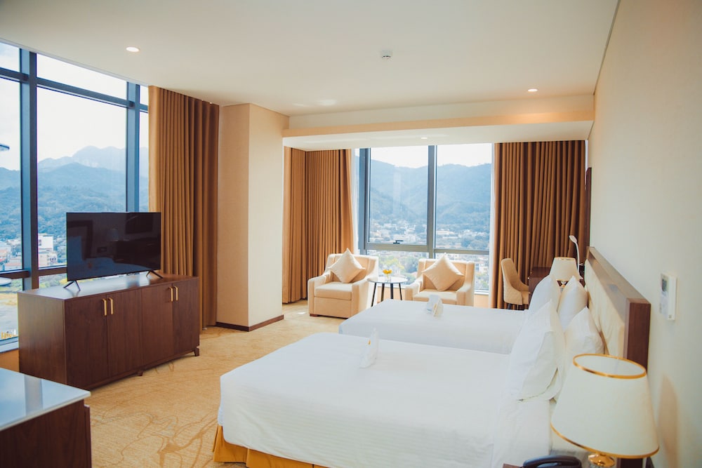 Deluxe, Single, Twin Beds