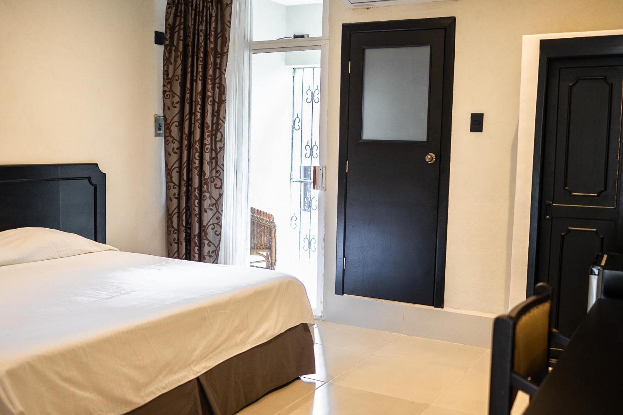 غرفة بسرير كينج بشرفة، SUITE HOTEL MARIA DE LA LUZ 2/10