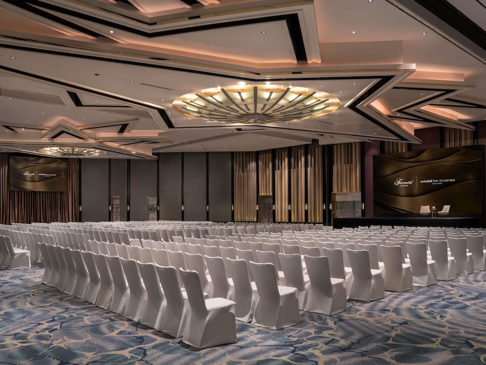 Swissotel The Stamford 3/50
