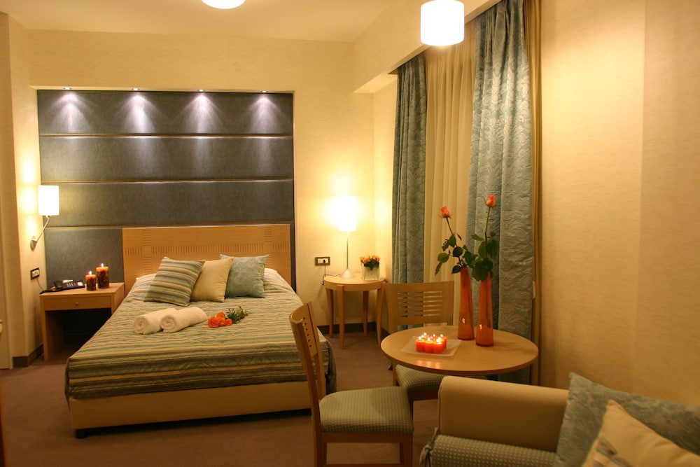ALEXANDROS BOUTIQUE HOTEL 45/70
