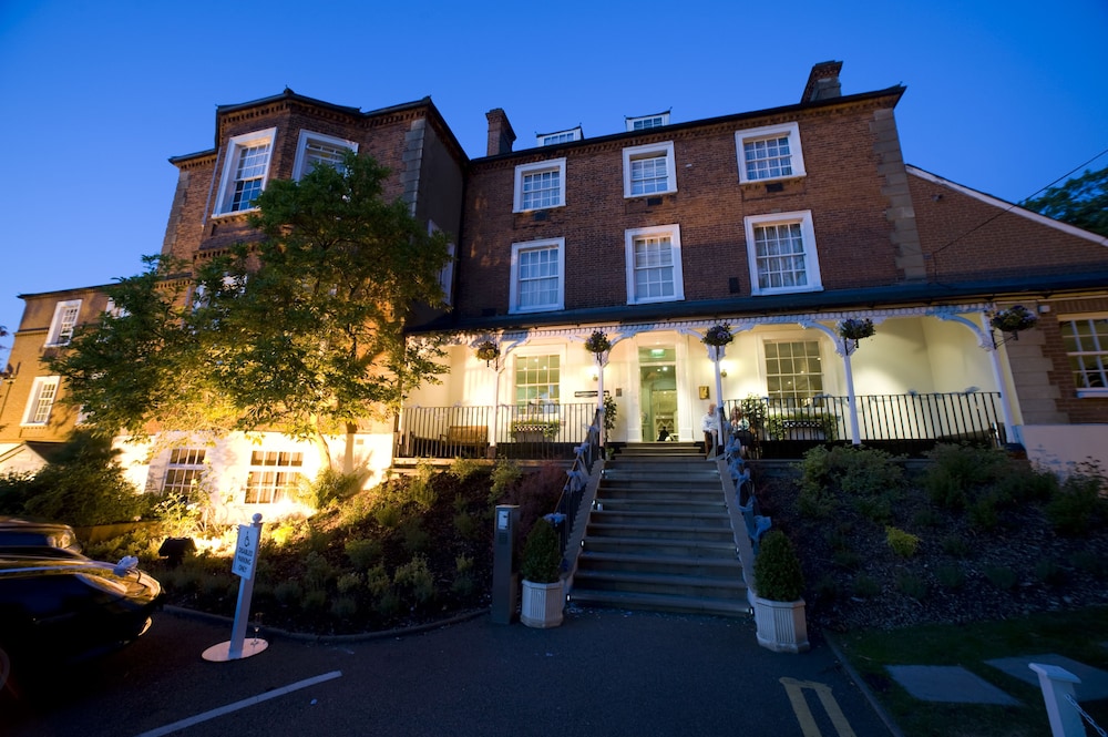 Brandshatch Place Hotel and Spa 1/48