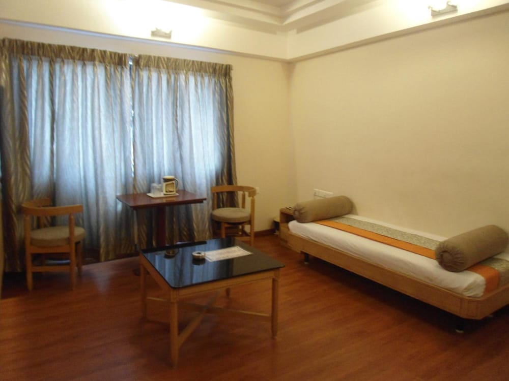 HOTEL RAJADHANE 42/53