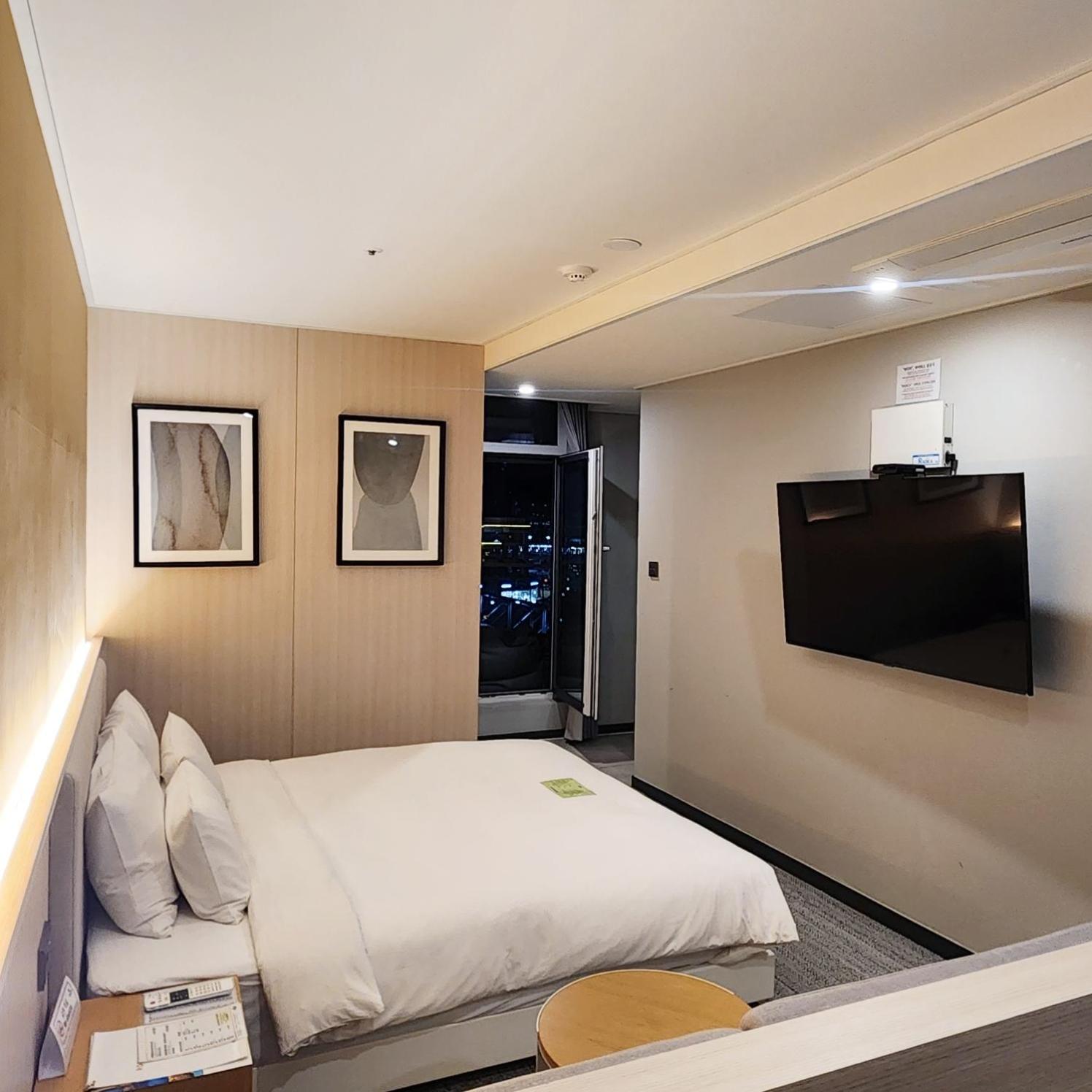 Deluxe, Double Bed, Balcony, Pool Access