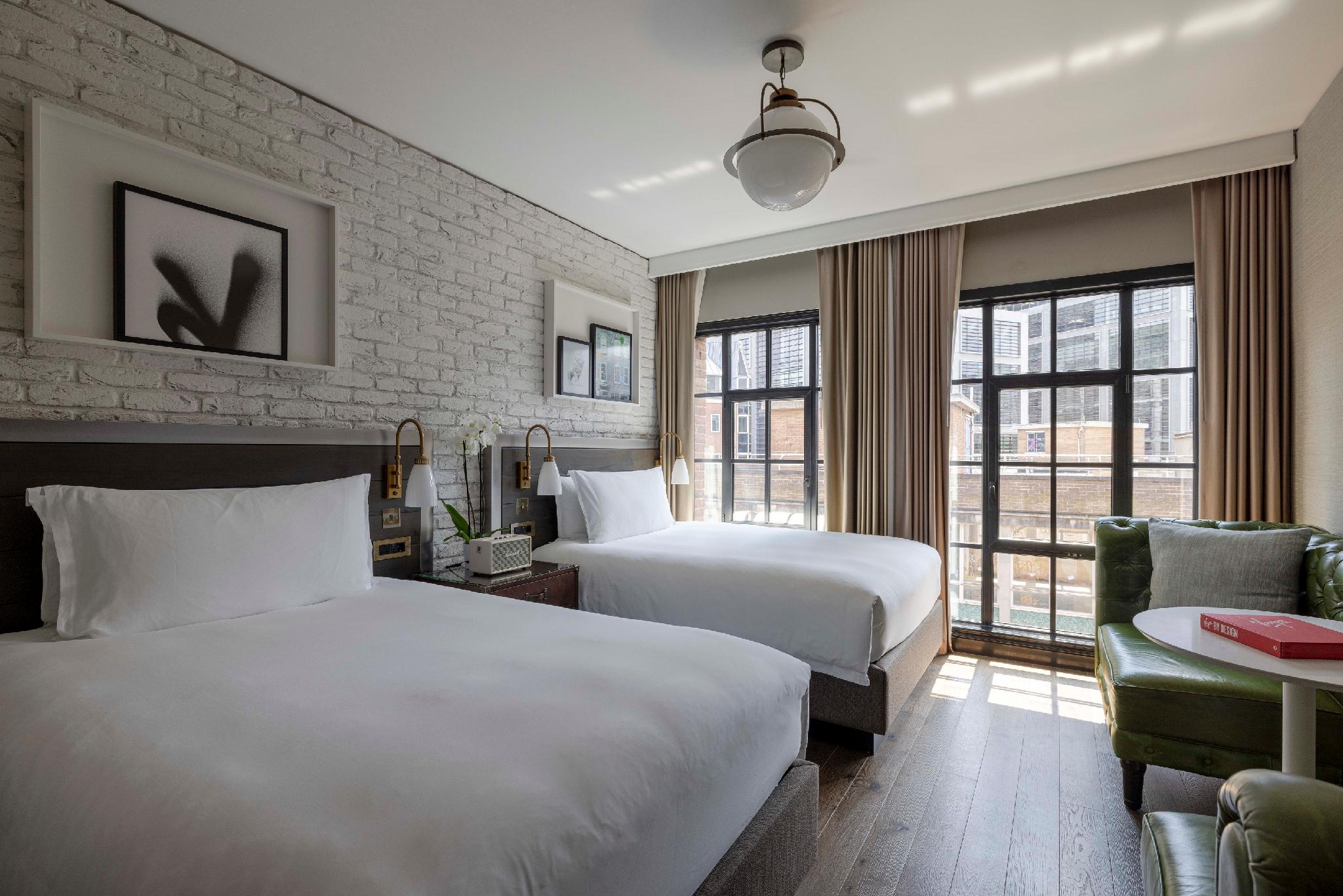 GRAND, 2 QUEEN BEDS