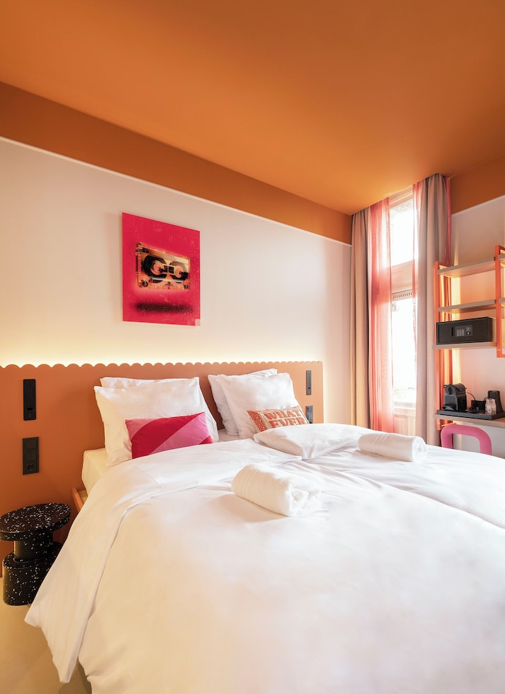 EXECUTIVE, DOUBLE OR TWIN BED, BALCONY