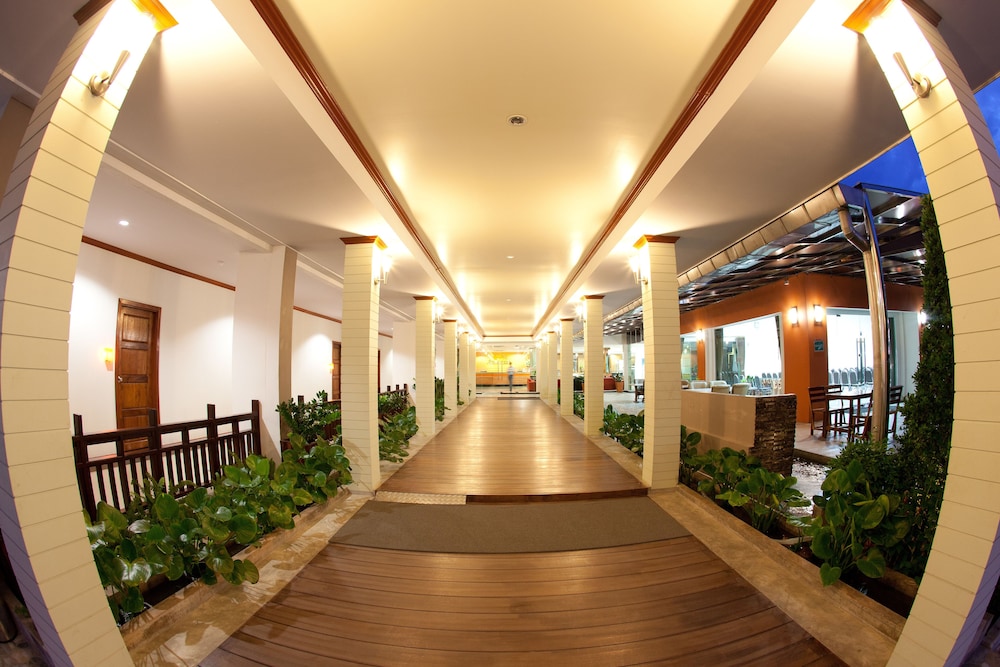 Amnauysuk Hotel 3/47