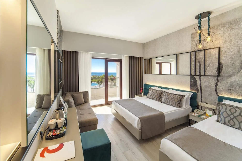 Club Hotel Turan Prince World 14/50
