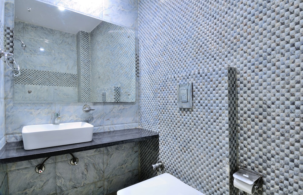 Hotel Gold Star Inn 32/36