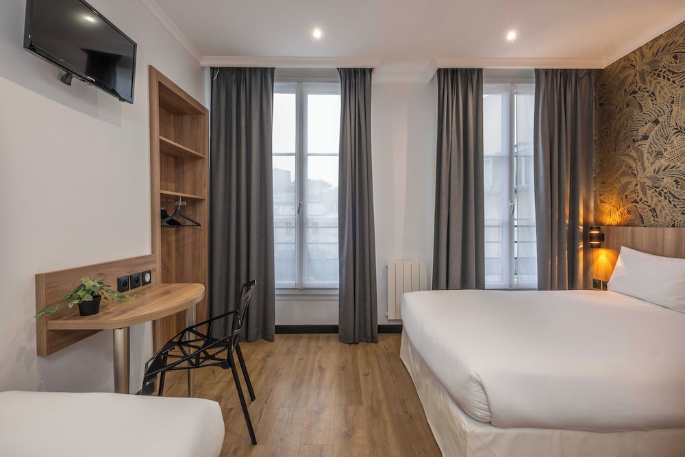 ROOM, QUADRUPLE