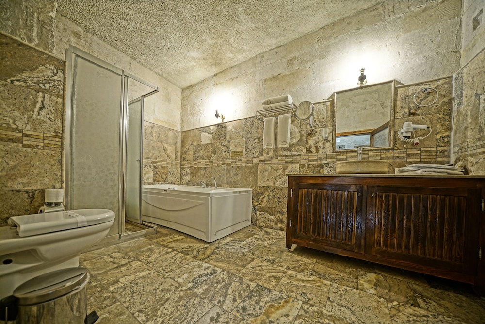 Maccan Cave Hotel 43/70