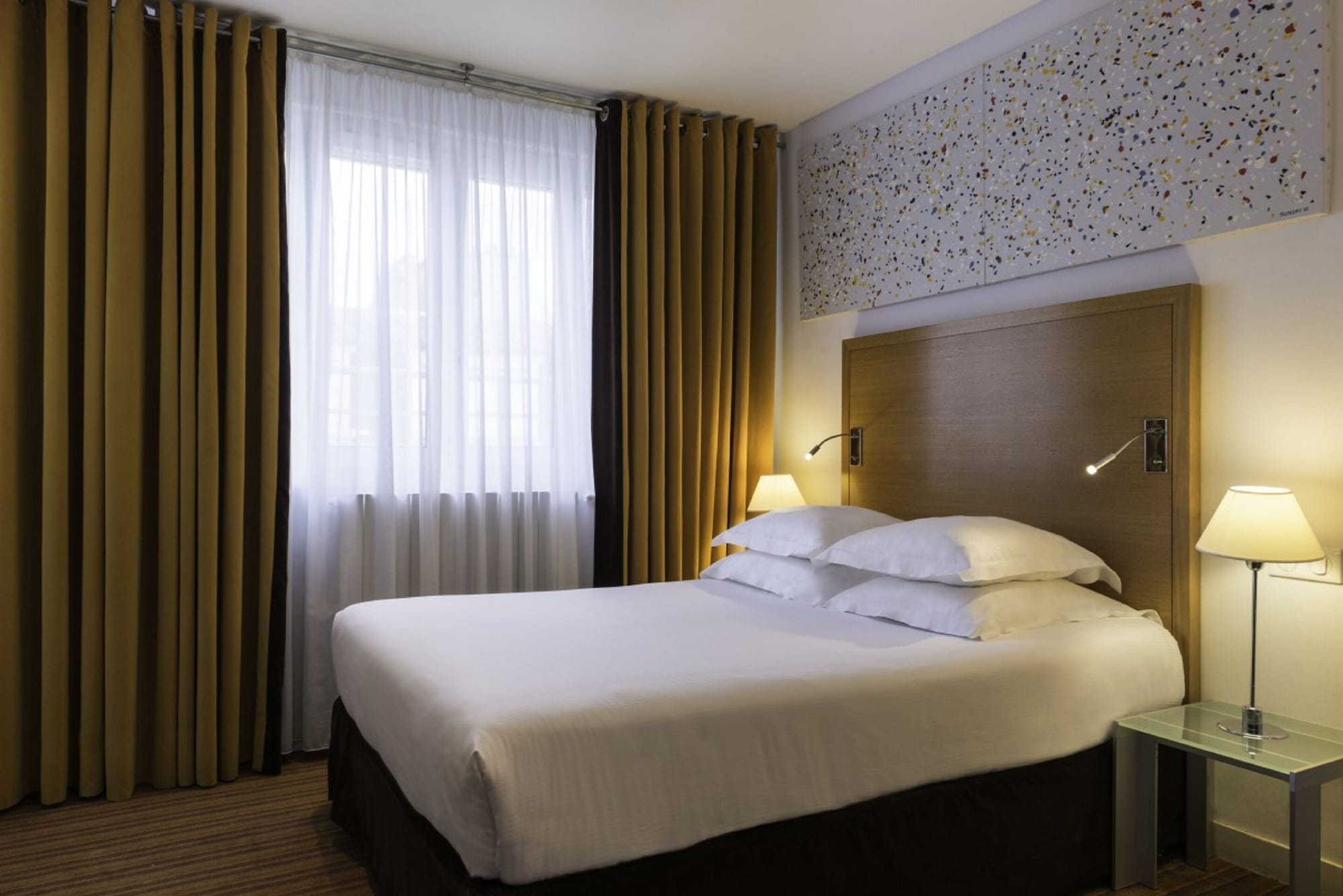 ROOM, DOUBLE BED