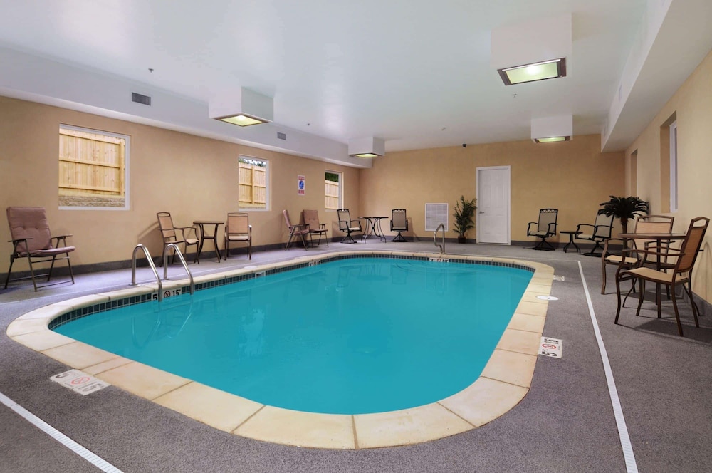 Days Inn & Suites By Wyndham Cabot 6/56