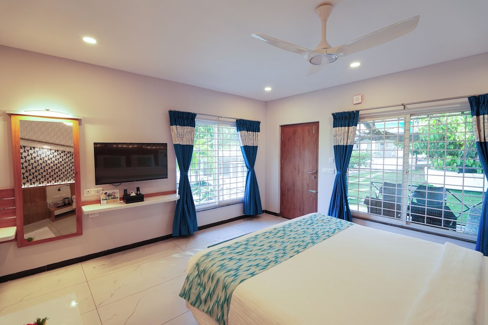 Private, Cottage, King Bed, Pool View، MGM Whispering Winds Yelagiri 2/5