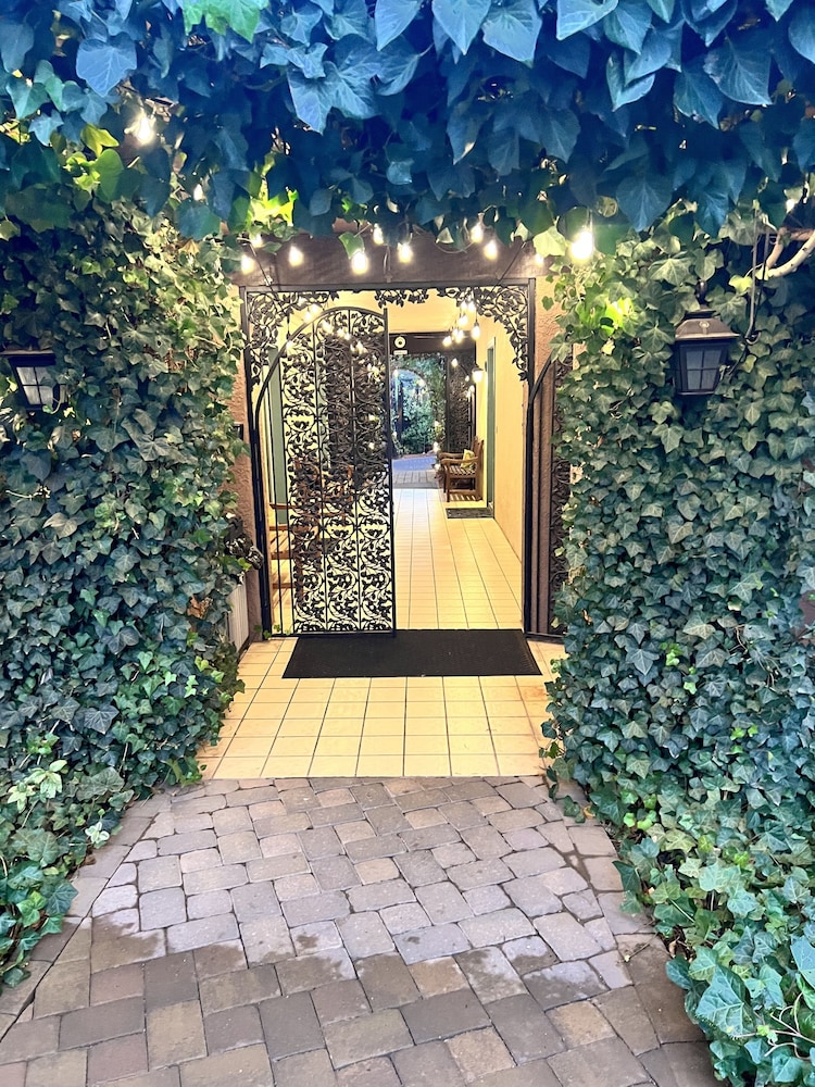 Lantern Light Inn - Romantic Getaway 35/68