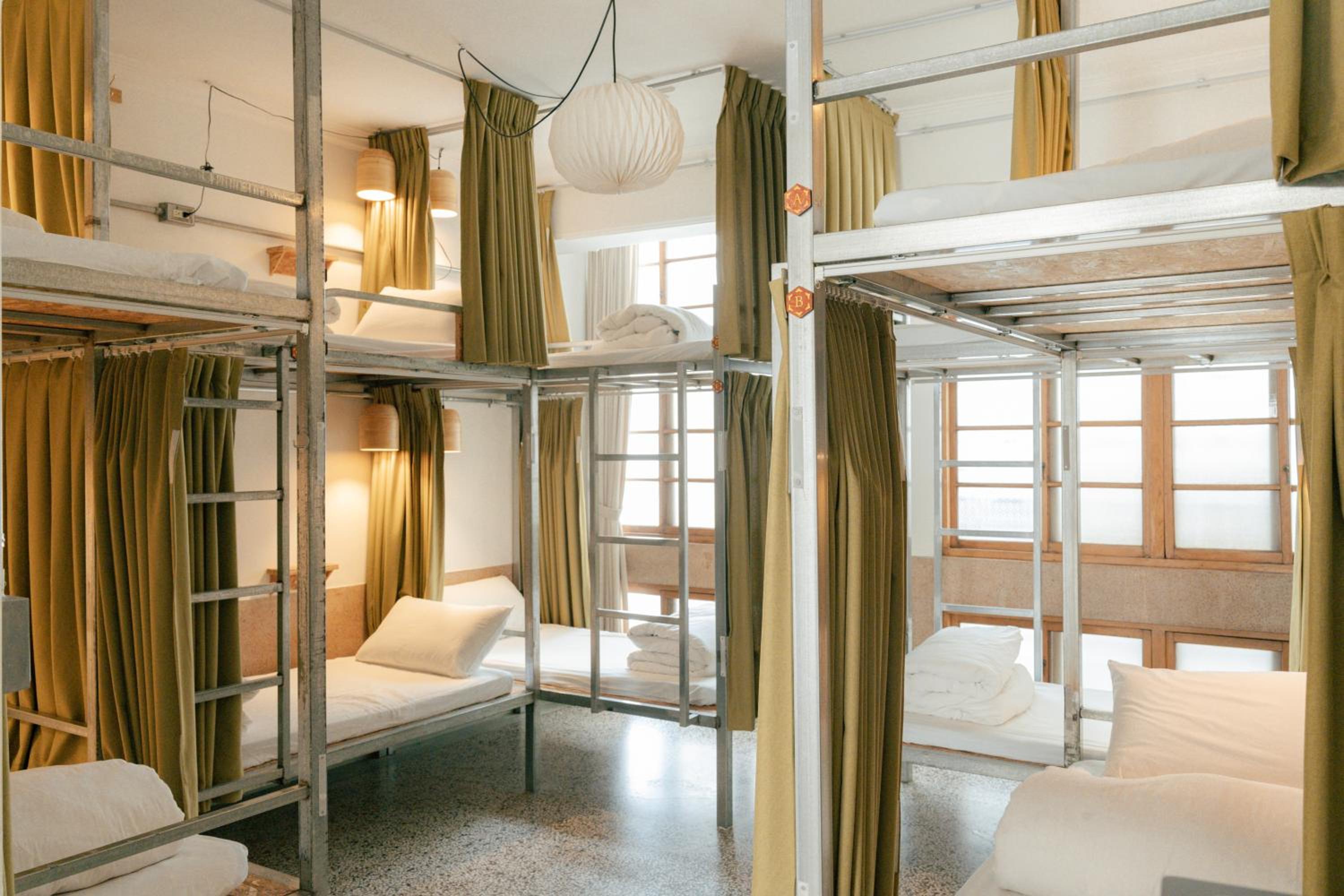 Female Dorm, Female Only