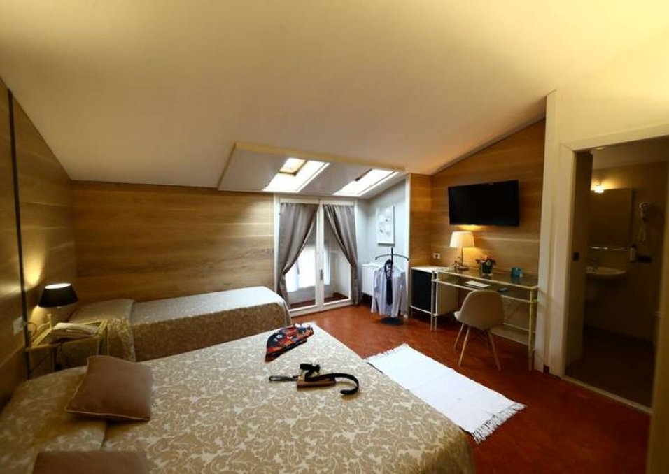 ROOM, TRIPLE