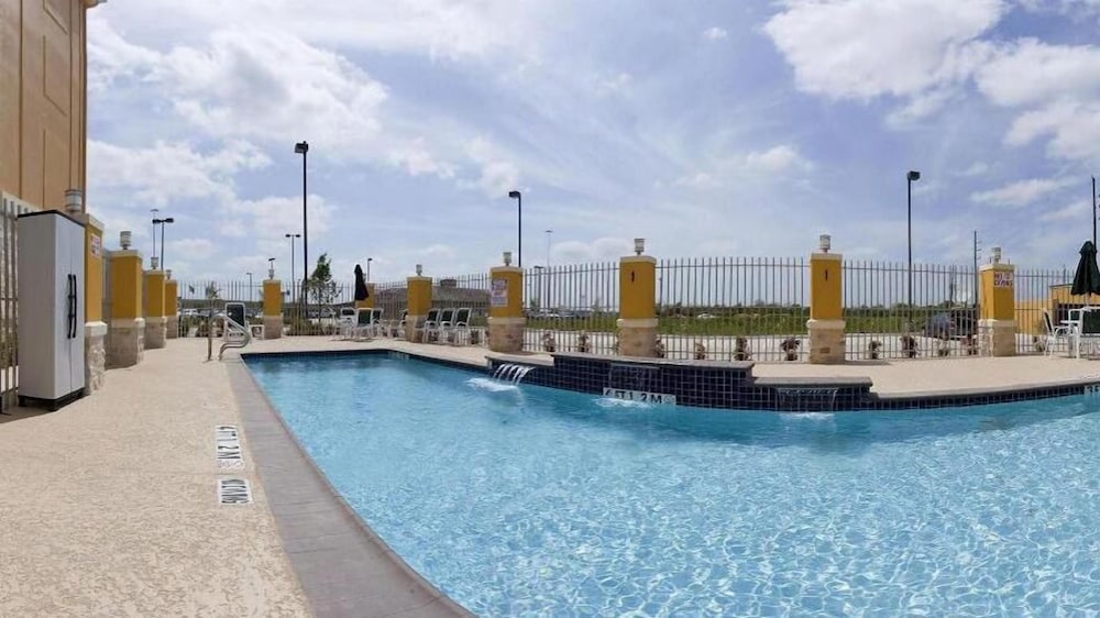 Holiday Inn Express Hotel Suites Katy 5/41