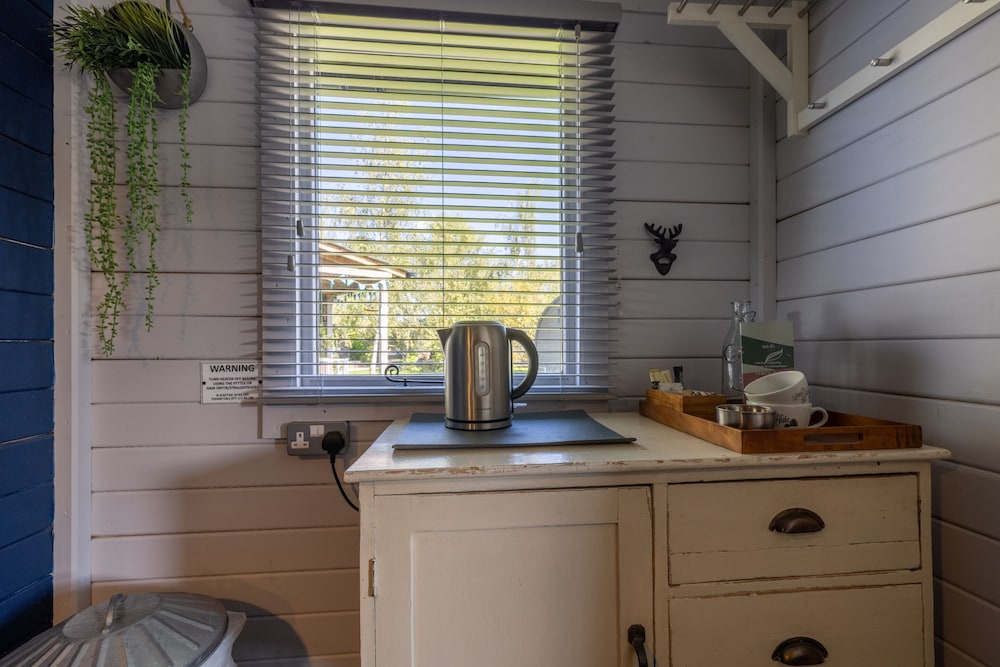 The Little Hide - Grown Up Glamping 48/50