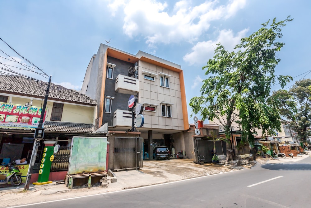 OYO 1435 Residence 446 3/15