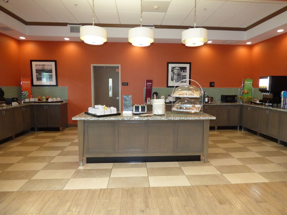 Hampton Inn & Suites Pensacola/I-10 Pine Forest Road 10/47