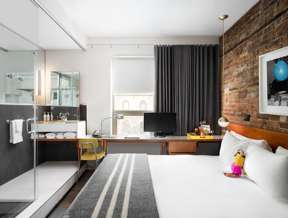 The Drake Hotel 18/66