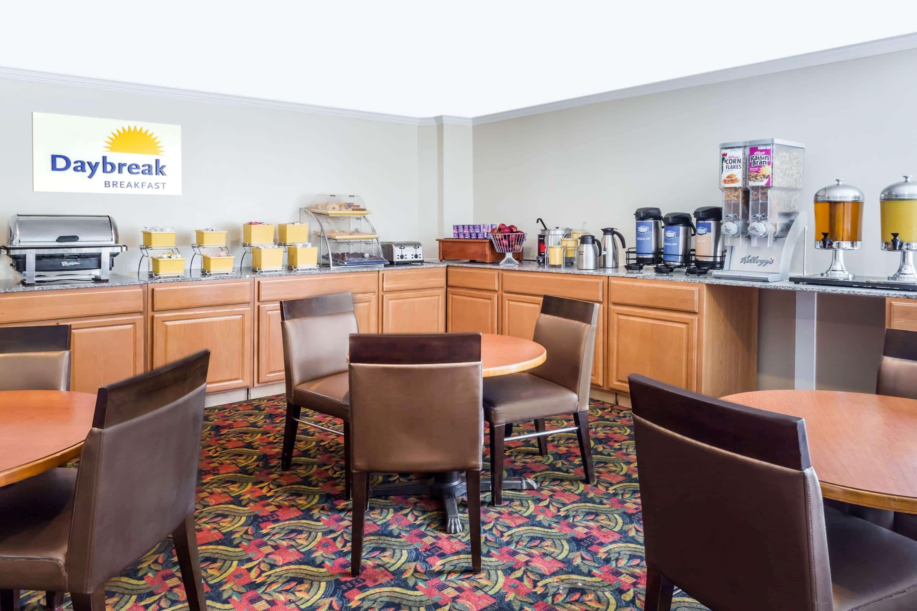 Days Inn by Wyndham Williamsburg Historic Area 15/17