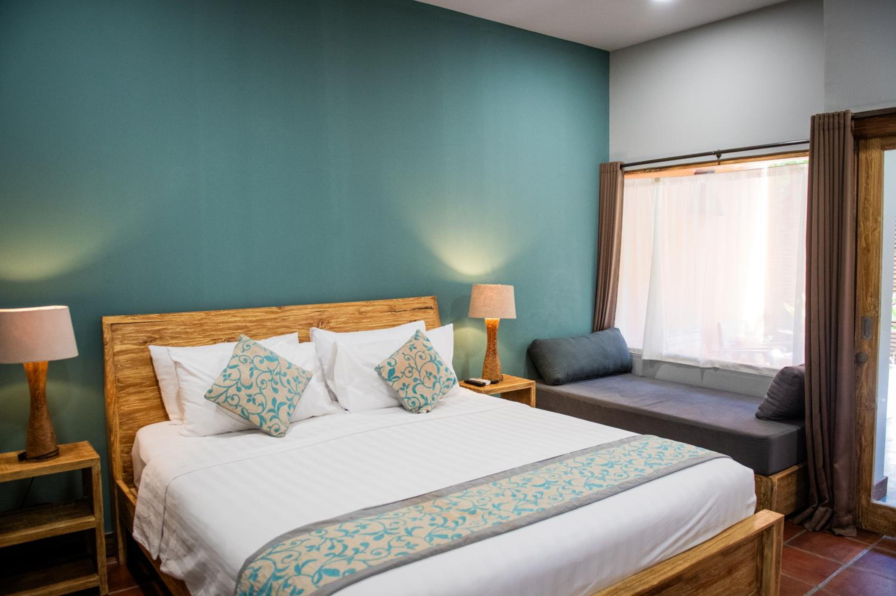 Economy, Queen Bed
