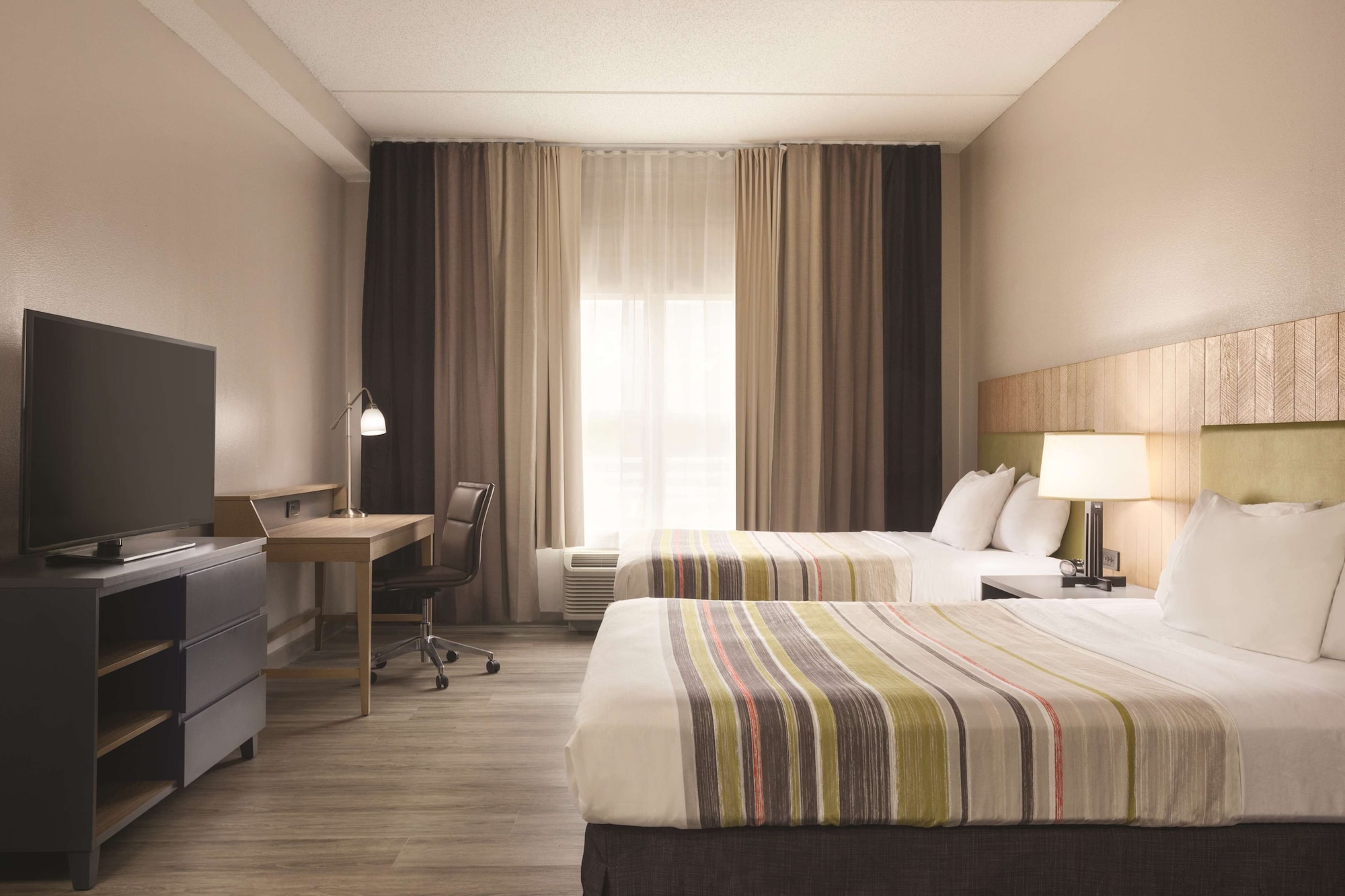 1 BEDROOM, SUITE
