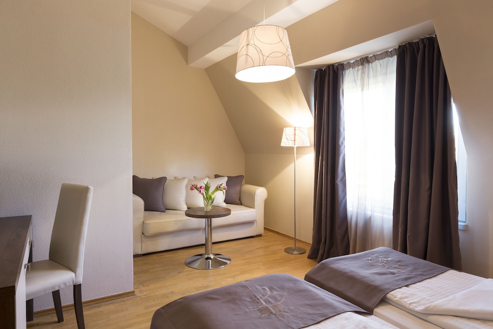 Empress Boutique Hotel 43/65