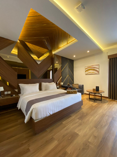 Executive, Suite
