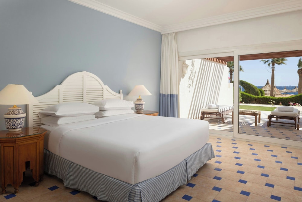 1 Bedroom, Junior Suite, King Bed, Red Sea View, Balcony