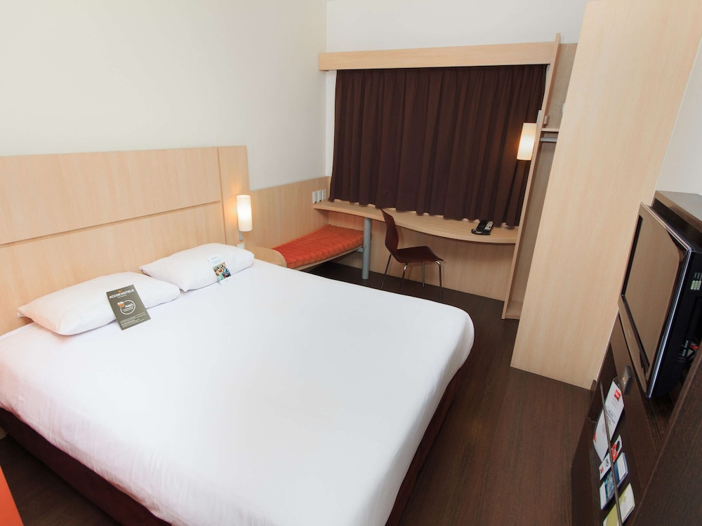 Ibis Medellin 20/67