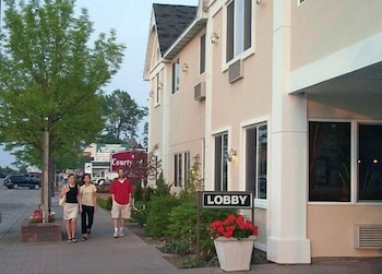 Court Plaza Inn & Suites 7/64