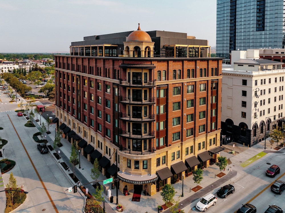 Hotel Renegade 2/50