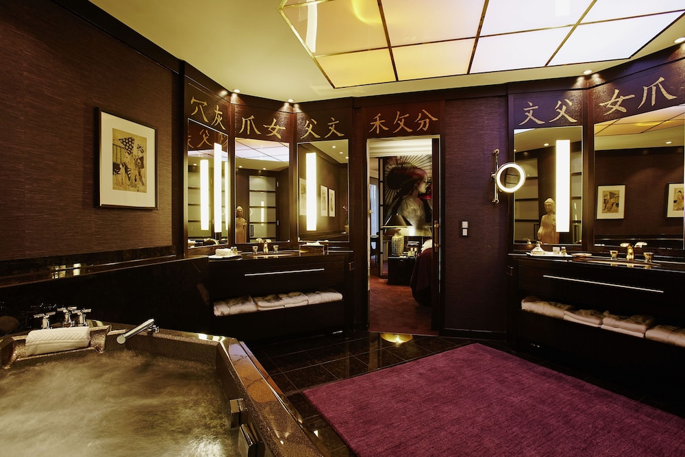 Savoy Hotel 17/33