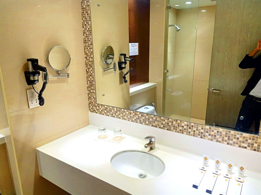 Prime Asia Hotel 48/50