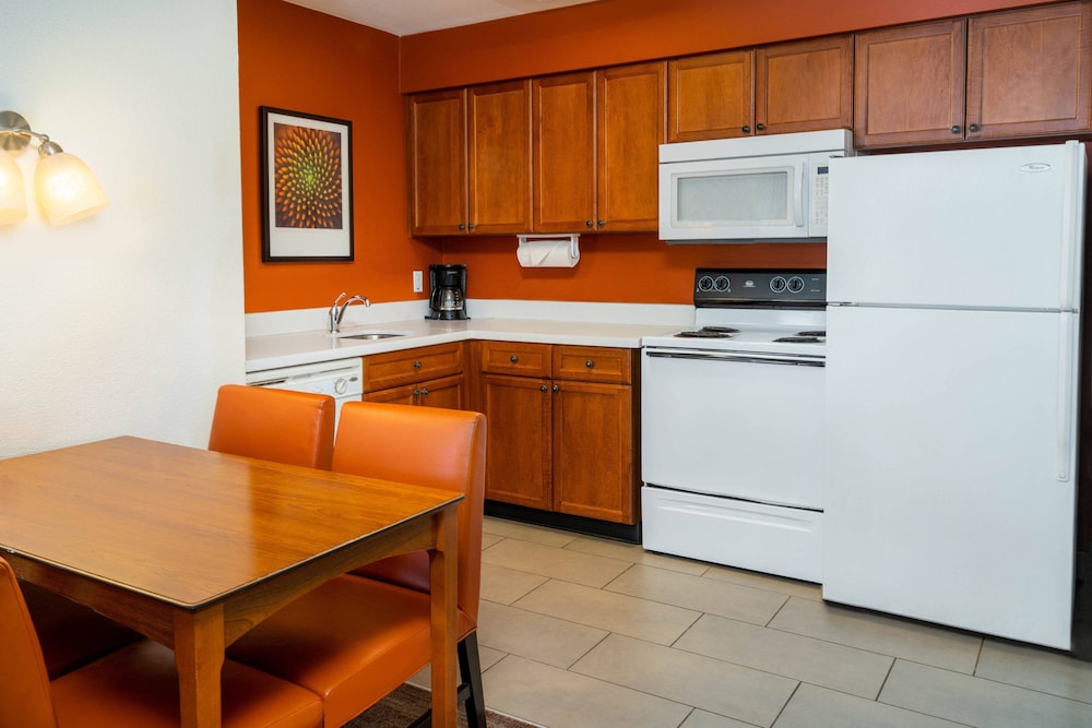 Residence Inn Corona Riverside 18/25