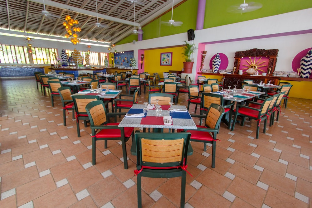 Decameron Los Cocos Guayabitos Ramada All Inclusive Resort 31/49